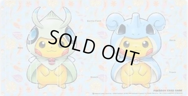 画像1: プレイマット『ポンチョを着たピカチュウ※』【サプライ】{-} (1)